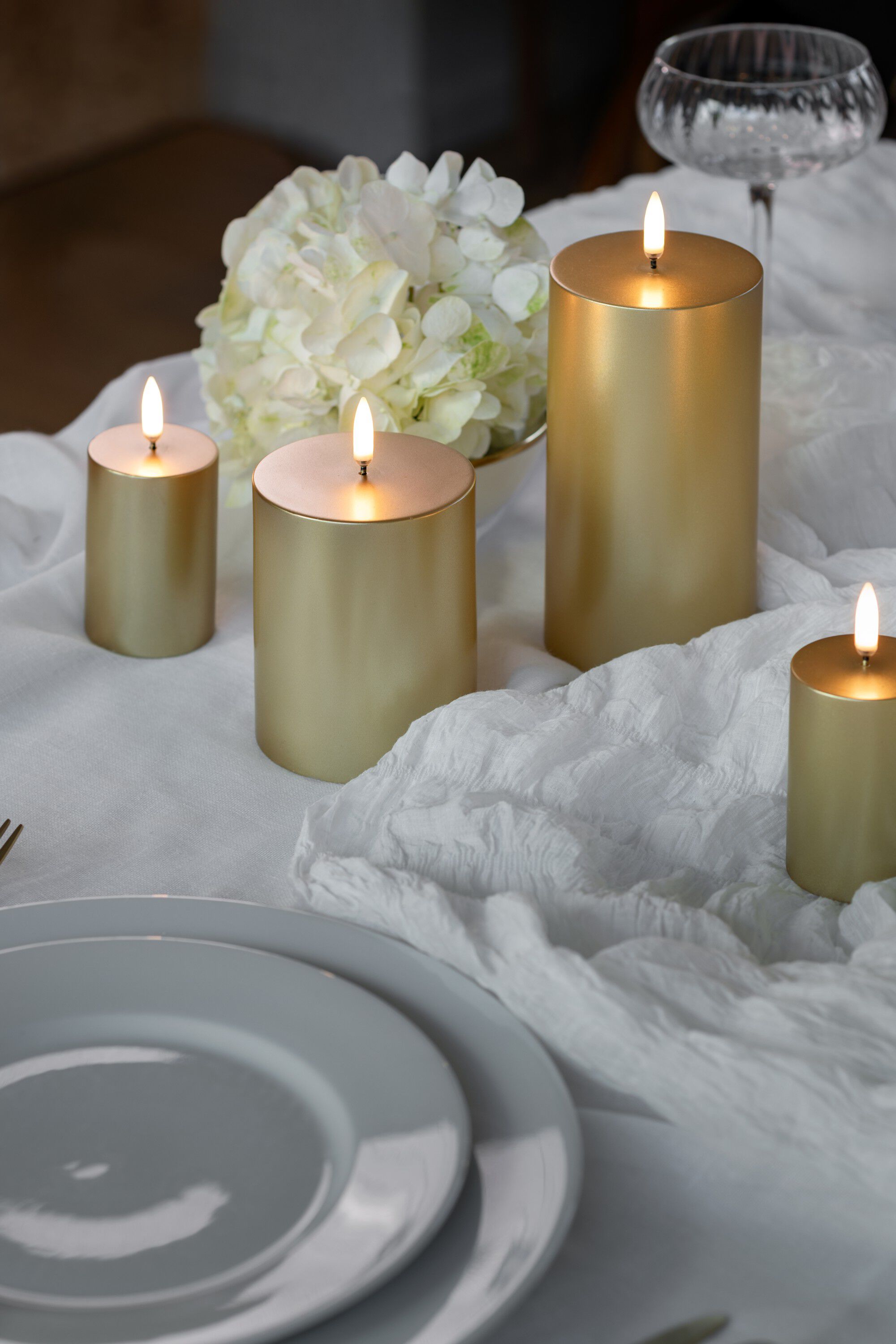 LED pillar candle, Gold finish, Smooth, 7,8x10 cm