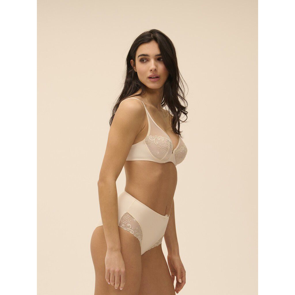 D&Eacute;LICE Retro brief