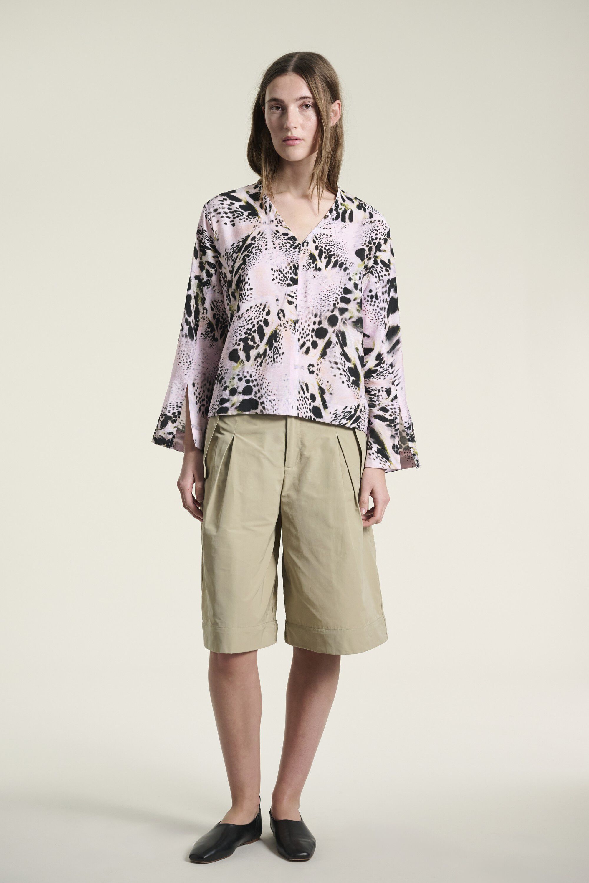 Tsuki bluse med v-hals