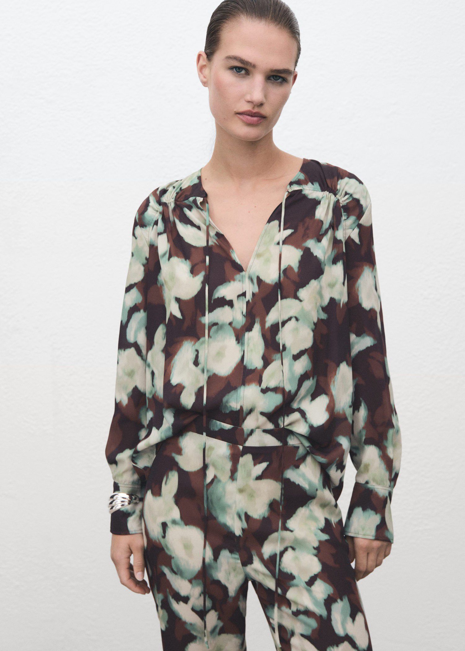 Printed flared trousers