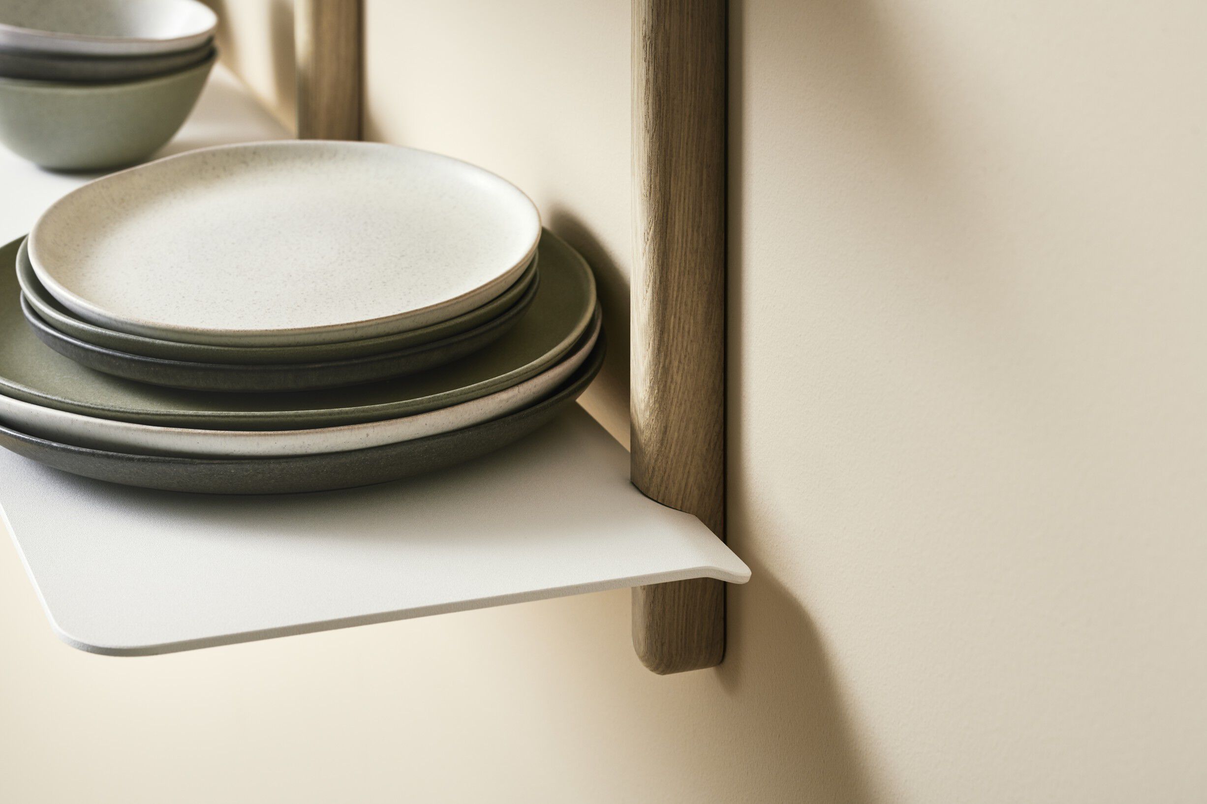 Nivo hylde stor D lys eg/ hvid