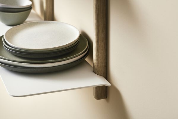 Nivo hylde stor D lys eg/ hvid