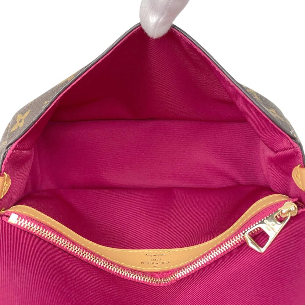 Louis Vuitton Shoulder Bags