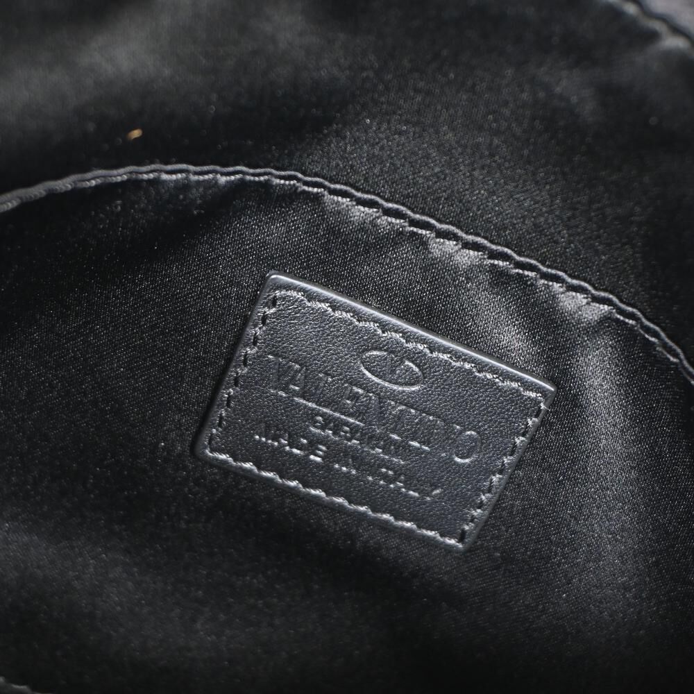Valentino Pouch