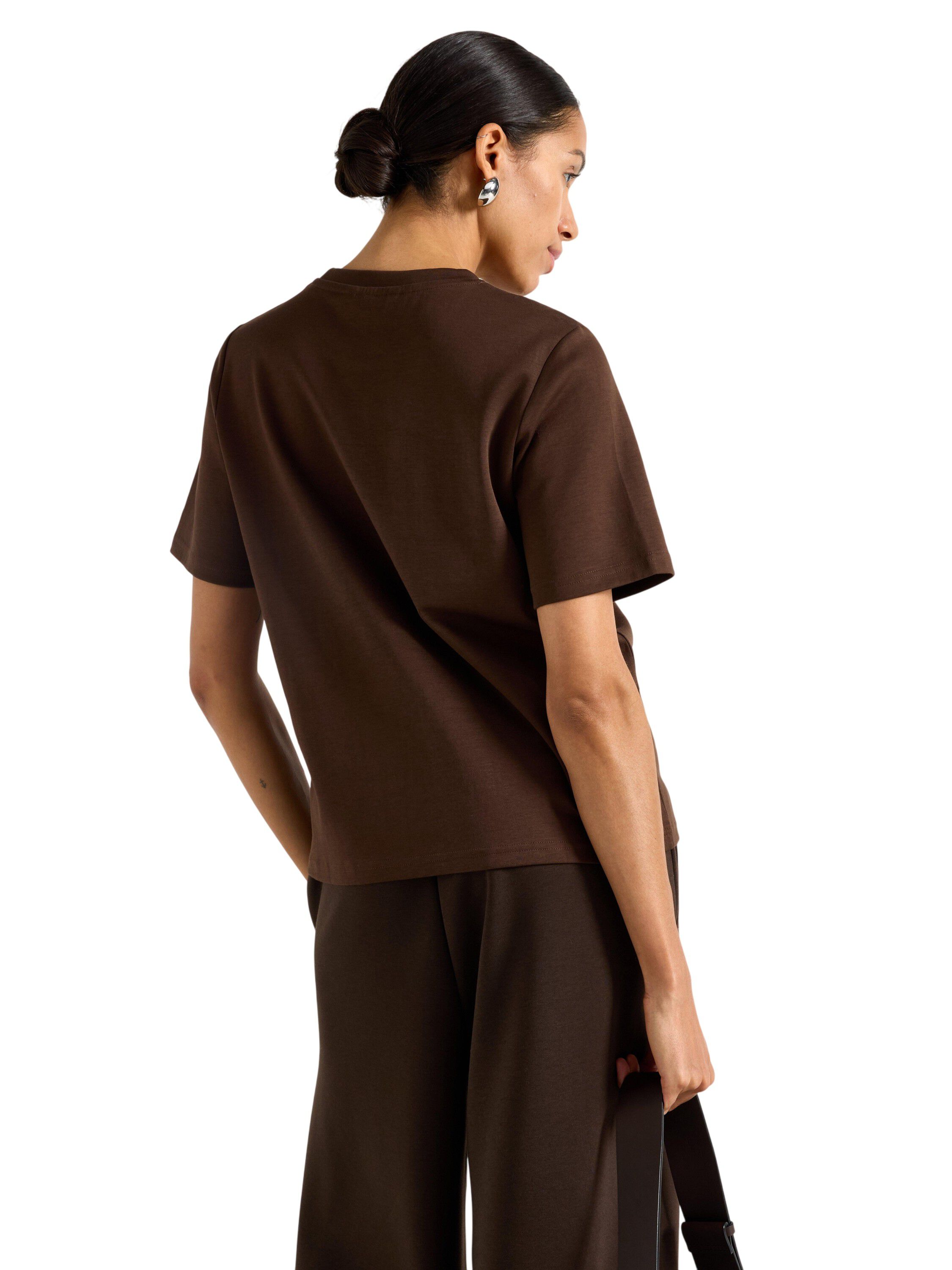 Kortermet t-skjorte i litt kraftige