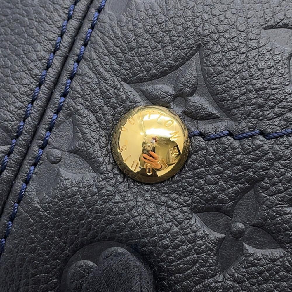 Louis Vuitton Shoulder Bags