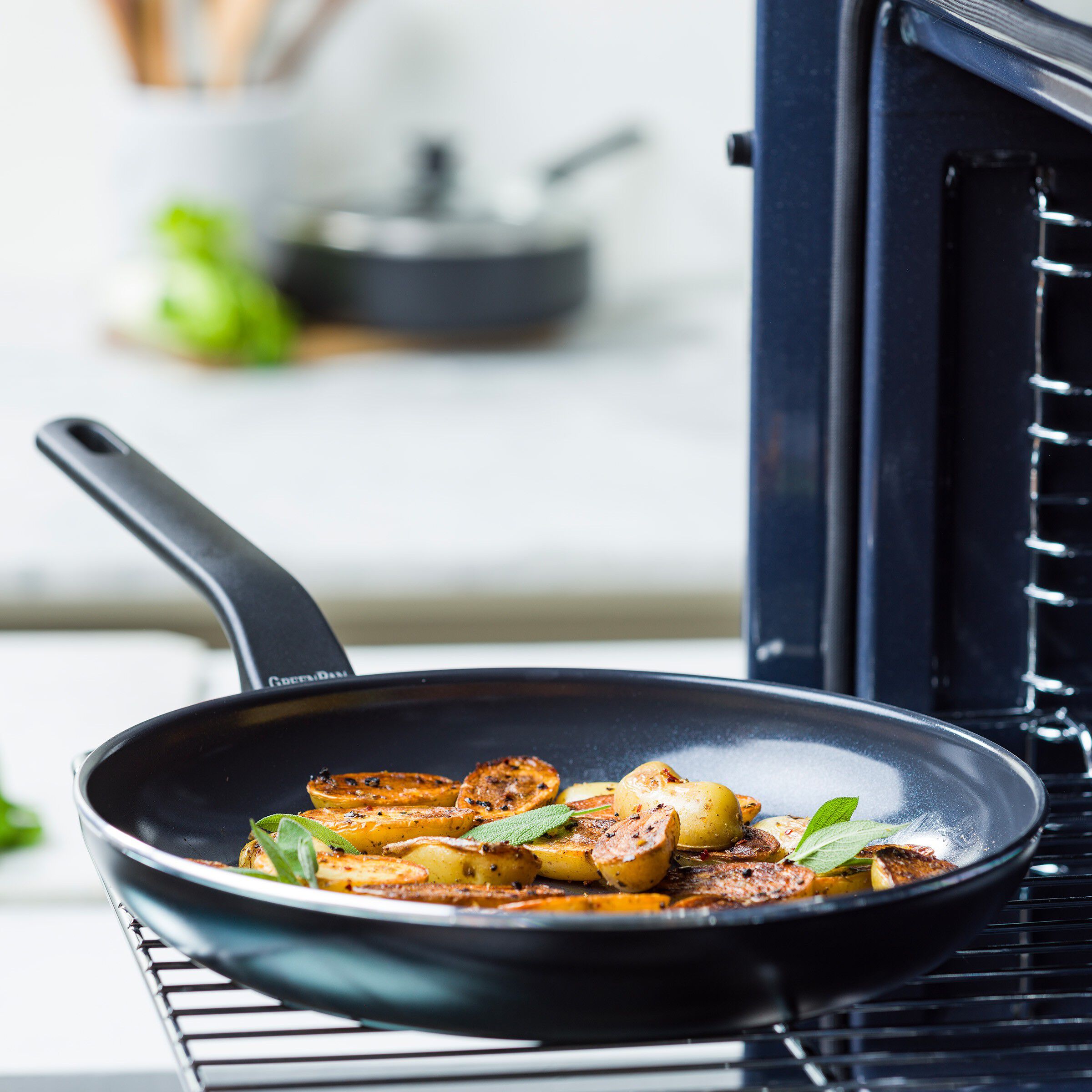 GP-ESSEN FBl Alu Perf-ind opn fry 26cm