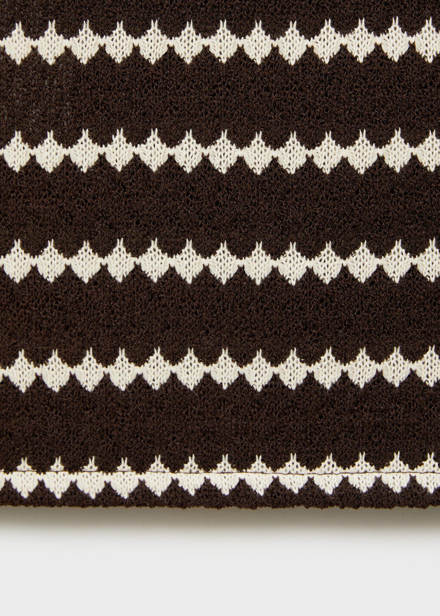 Knitted top with geometric print