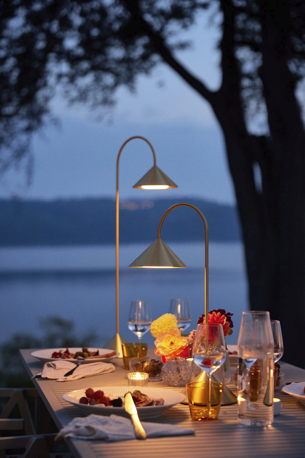 Grasp Portable Floor Lamp H72