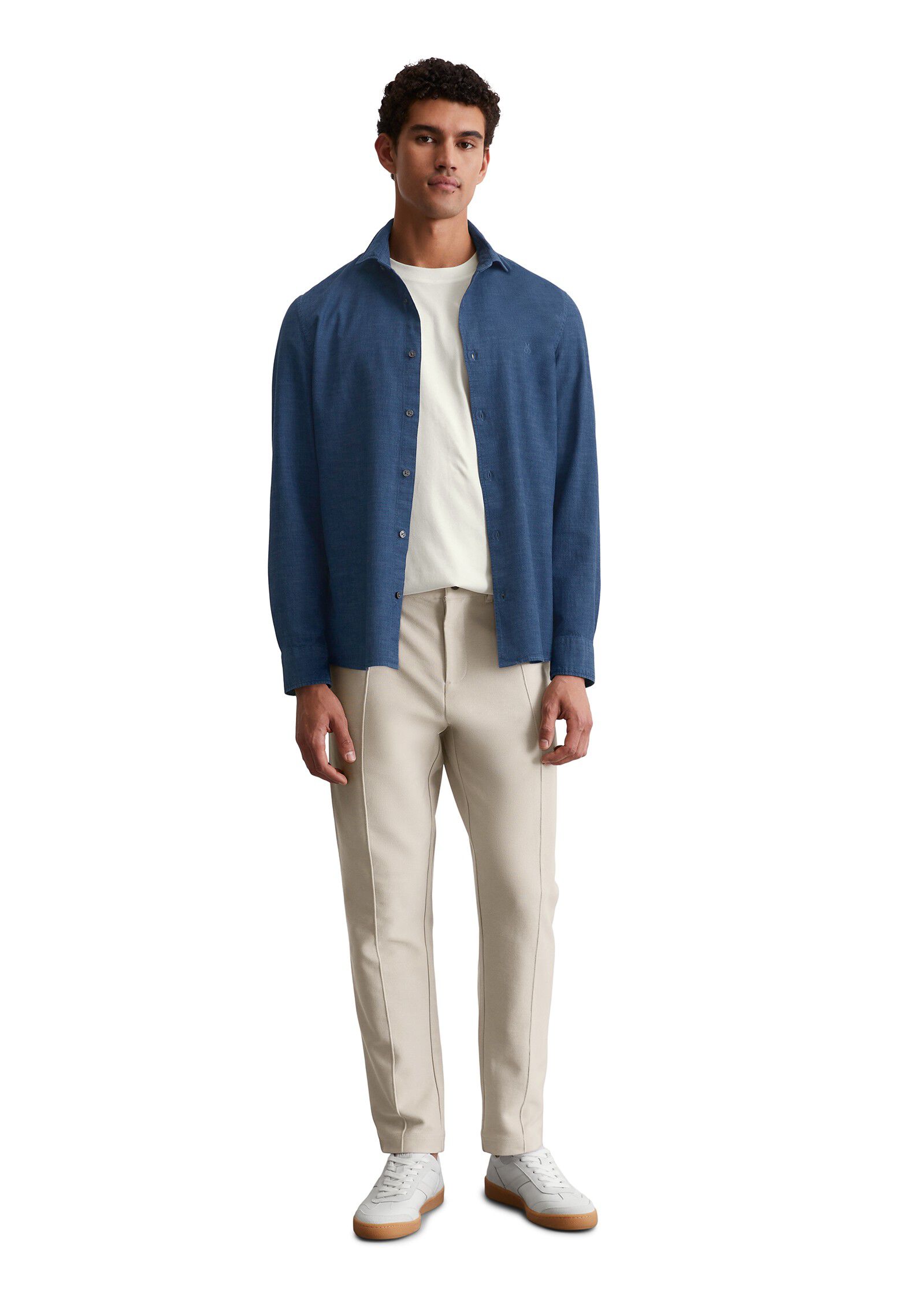 Spread collar, long sleeve, round h