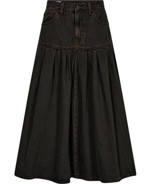 YOKED PLEATED SKIRT OVER A CUP