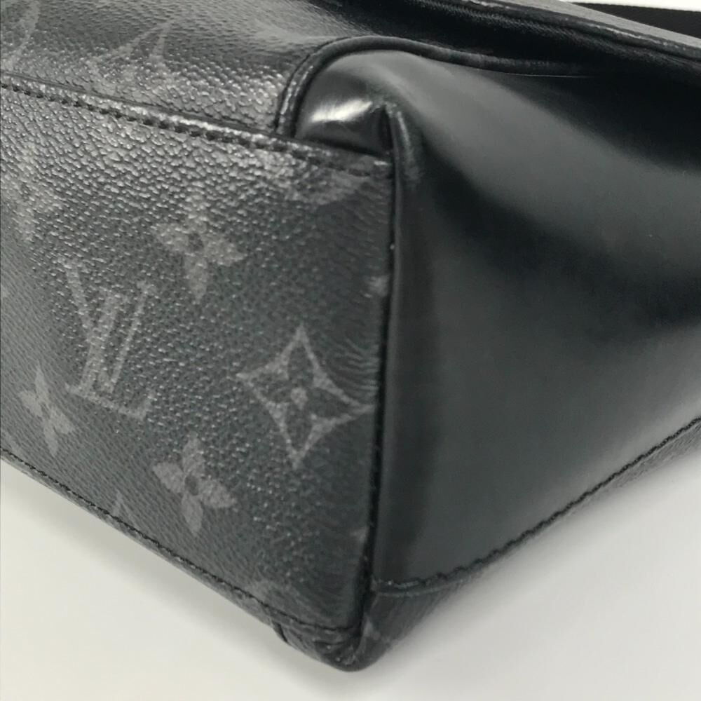 Louis Vuitton Messenger