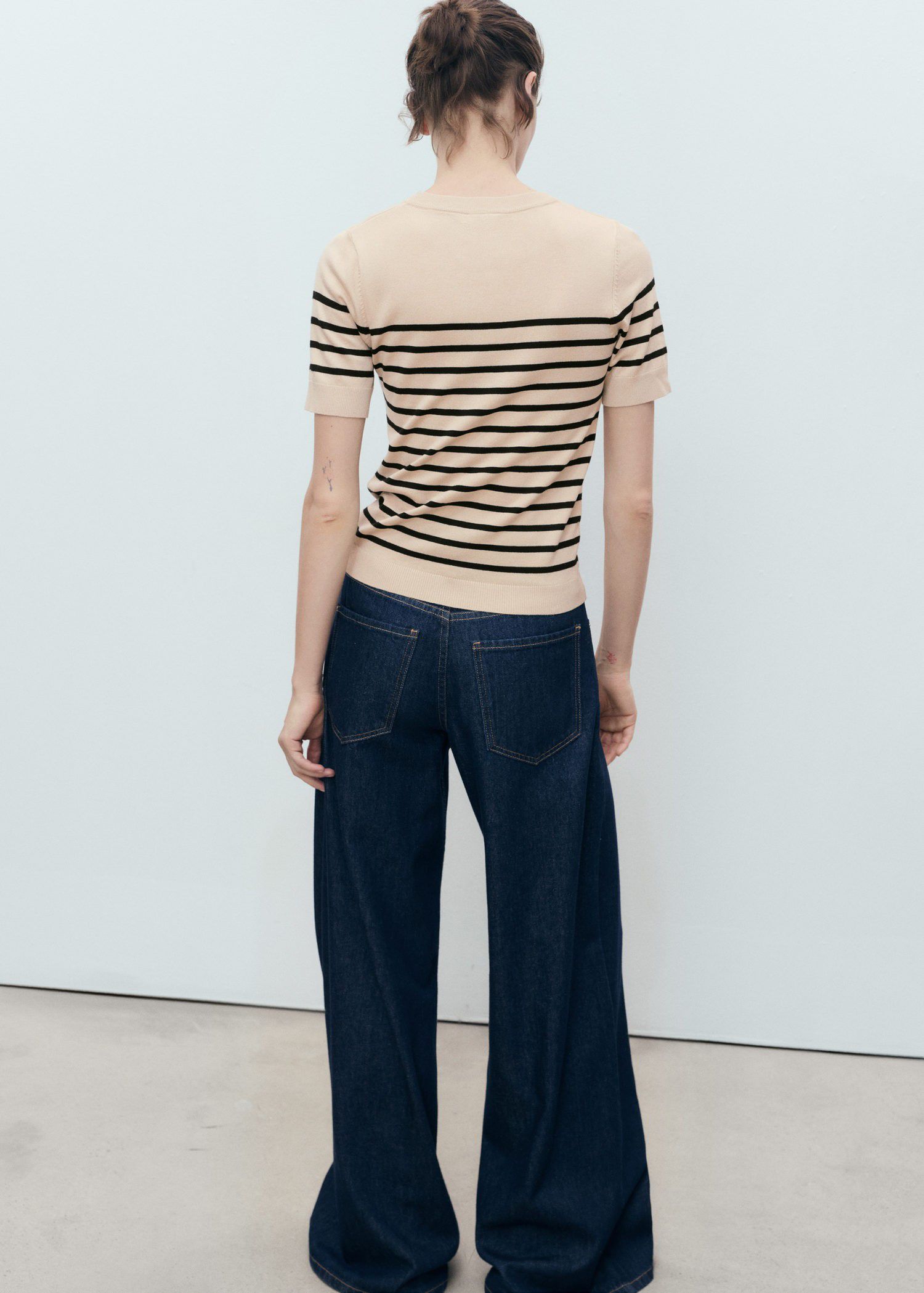 Short-sleeved fine-knit sweater