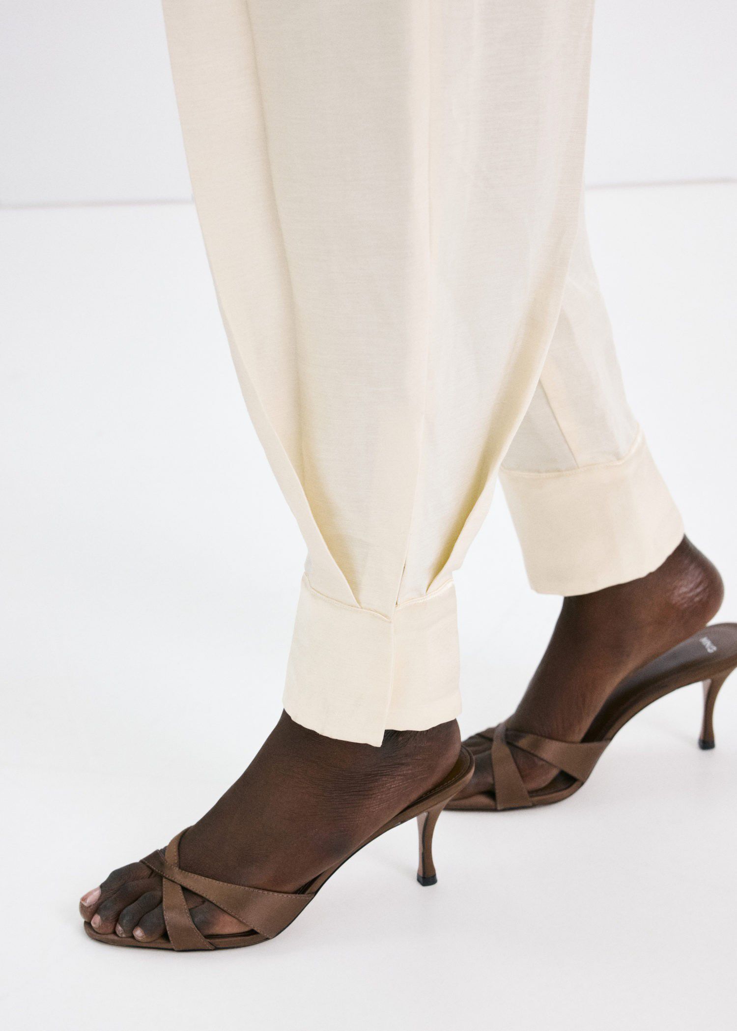 Heel non-structured sandals