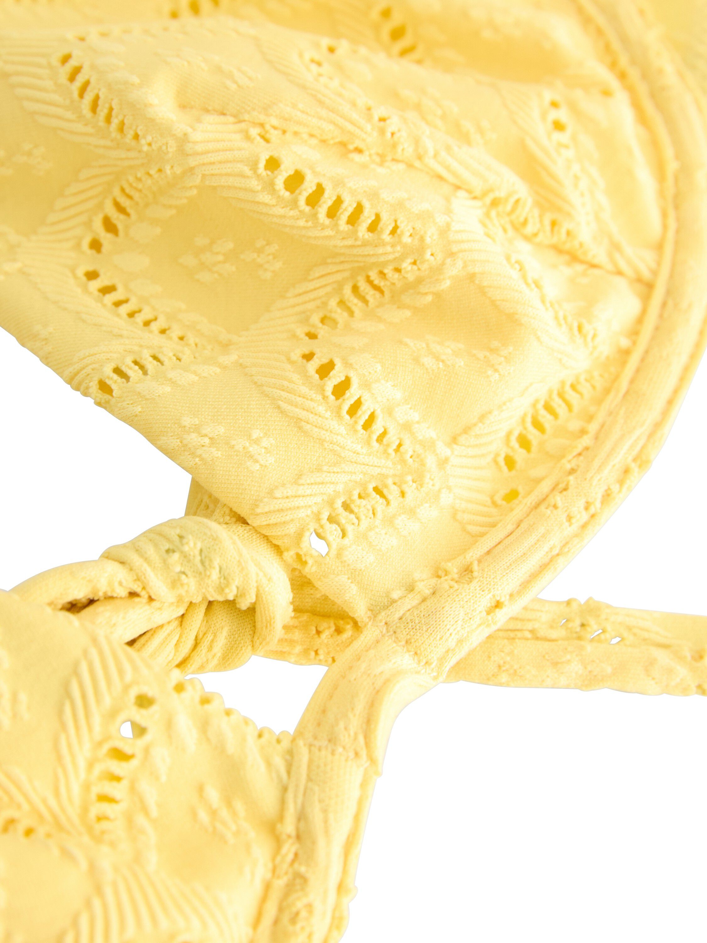 Unpadded bikini bra with underwire