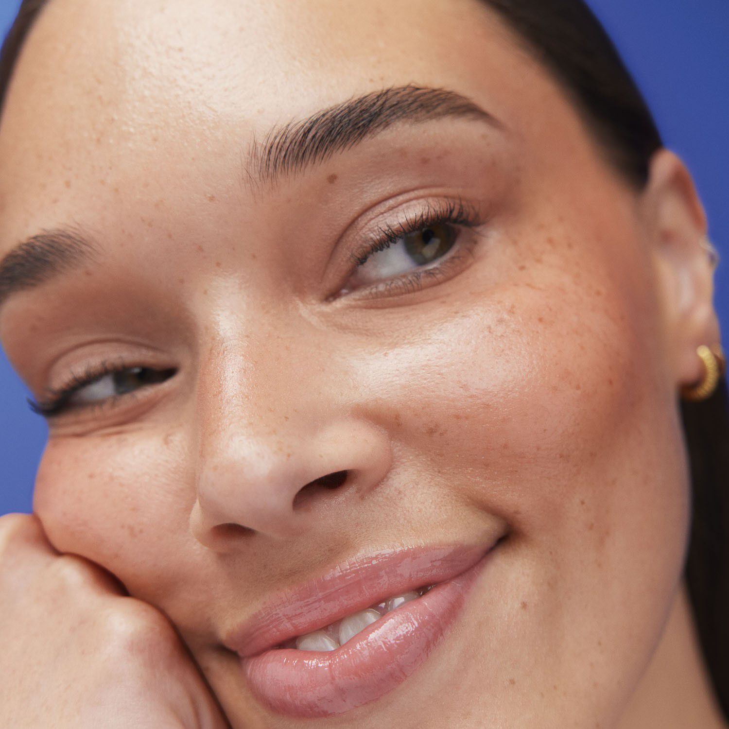 GLOW Makeup Setting Spray - 12 timmars h&aring;llbarhet, kladdfri, lysterful