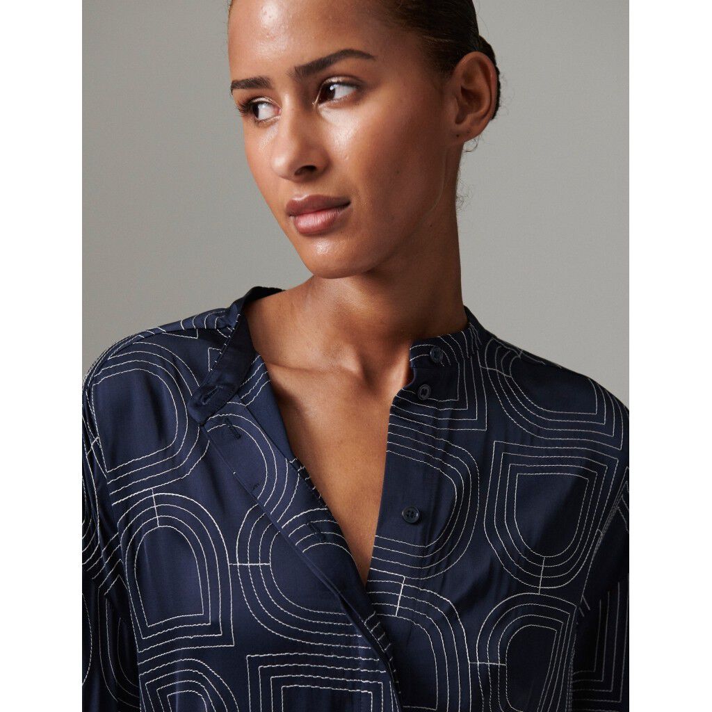 Kerry - Fluid Viscose Stitch