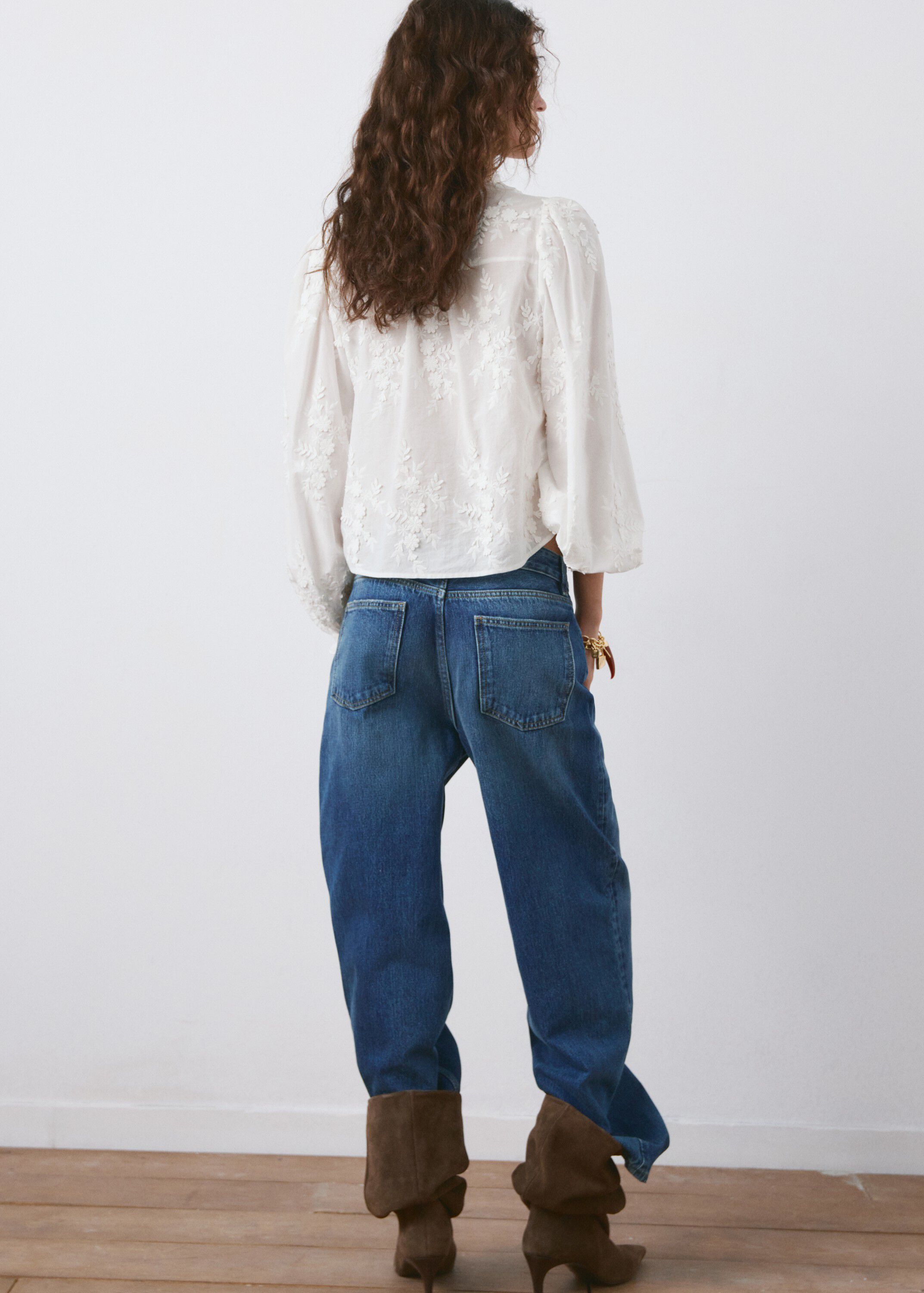 Floral embroidery blouse