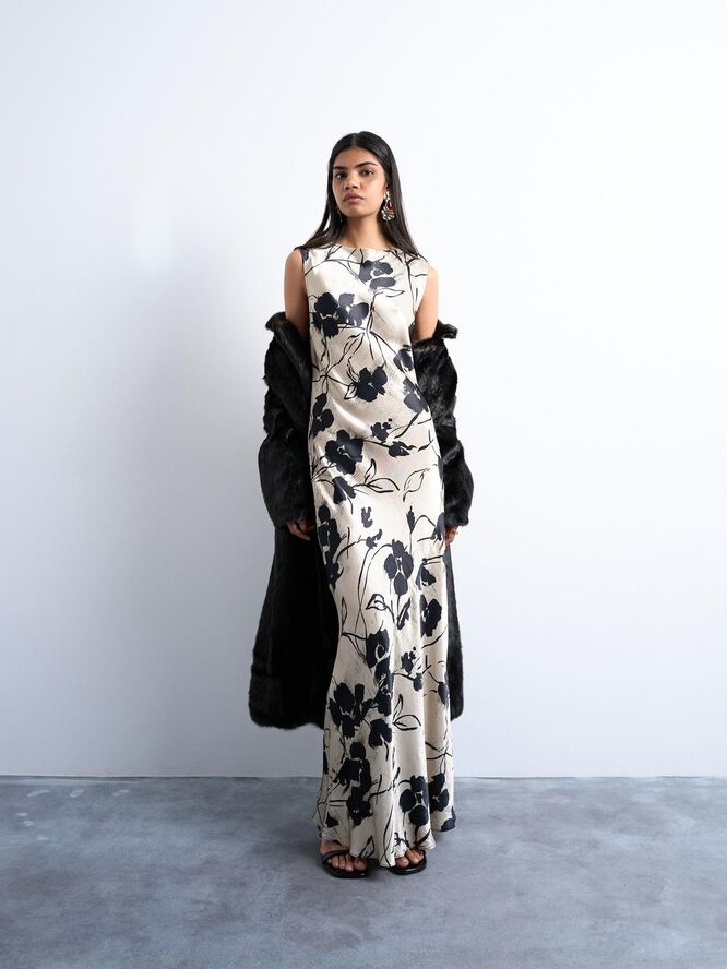 Tsmaureen Sl Round Neck Midi Dress Wvn