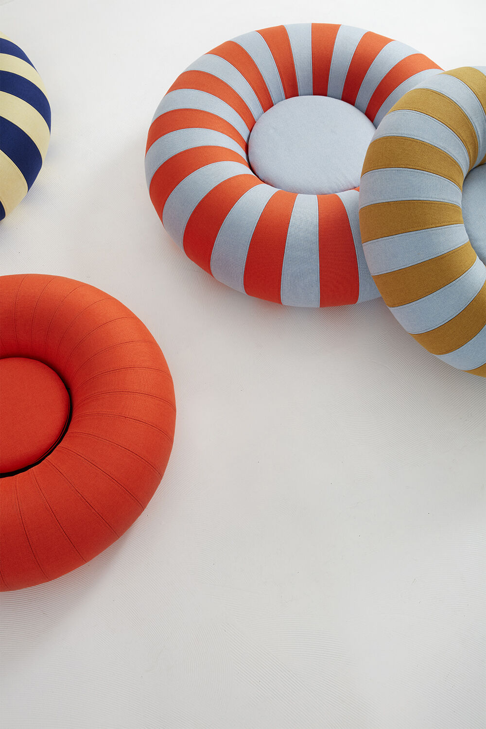 FLOAT, MEDIUM, DARK BLUE/YELLOW