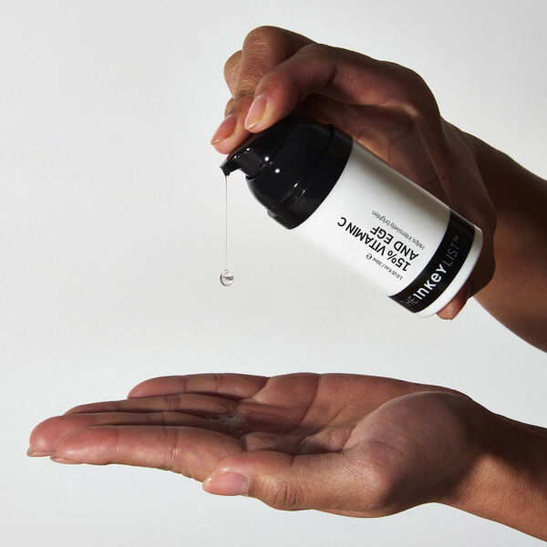 Uppljusande serum med 15% C-vitamin och EGF