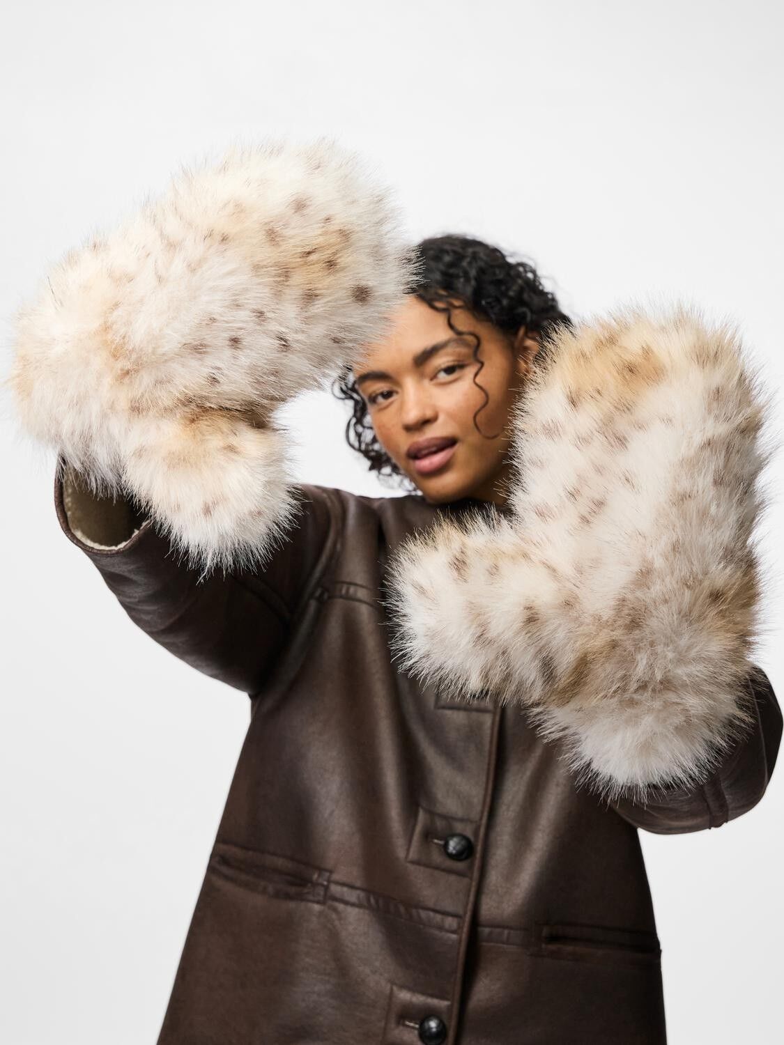 PCPLUSH FLUFFY MITTENS