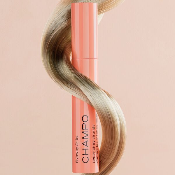 Flyaway fix - styling av ostyrigt hår