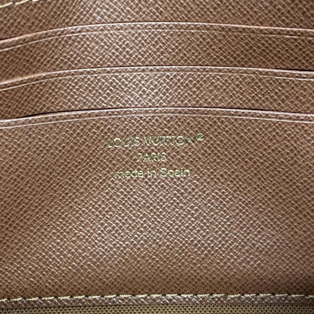 Louis Vuitton Clutch