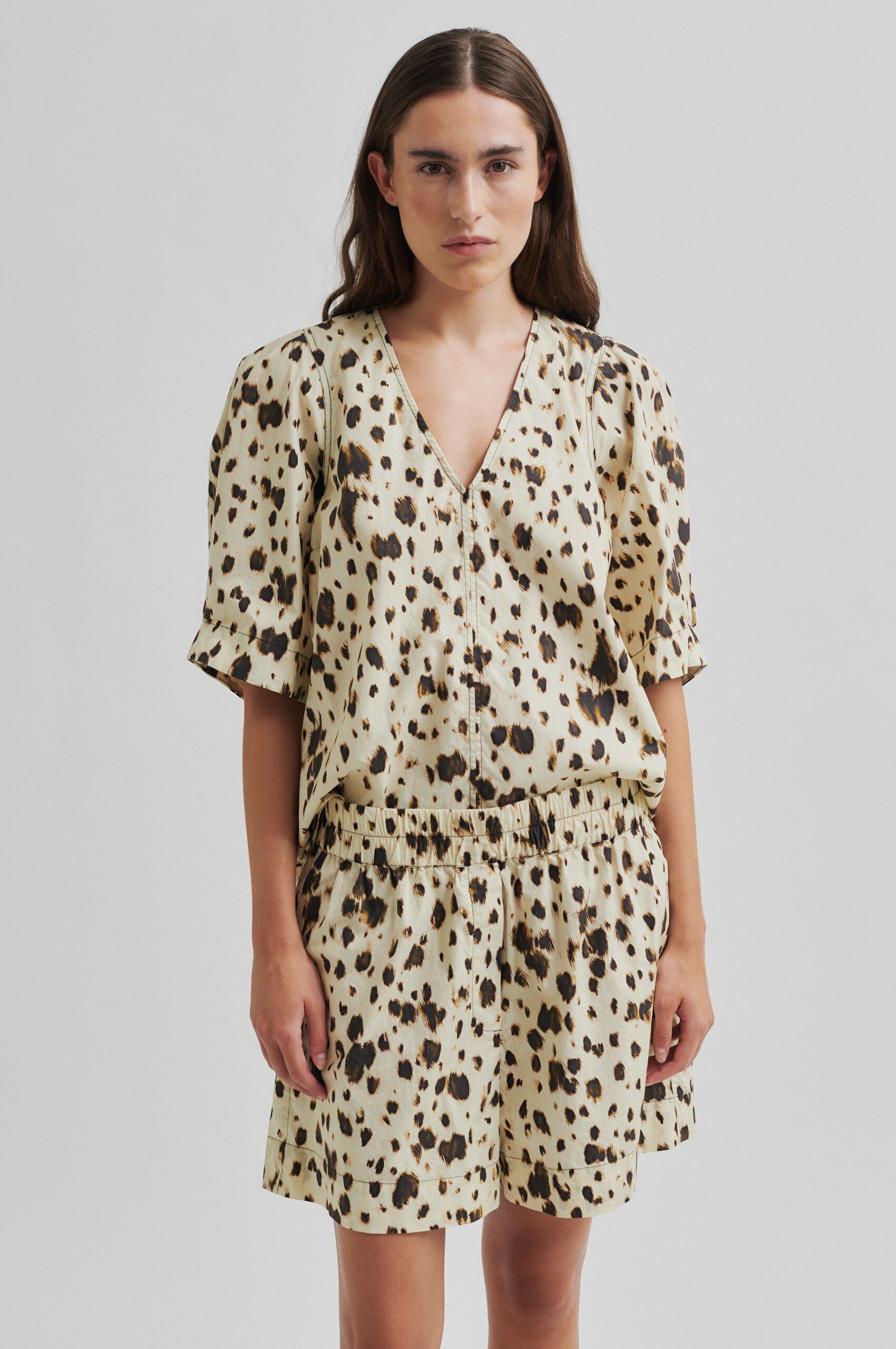 Kort&auml;rmade blusar