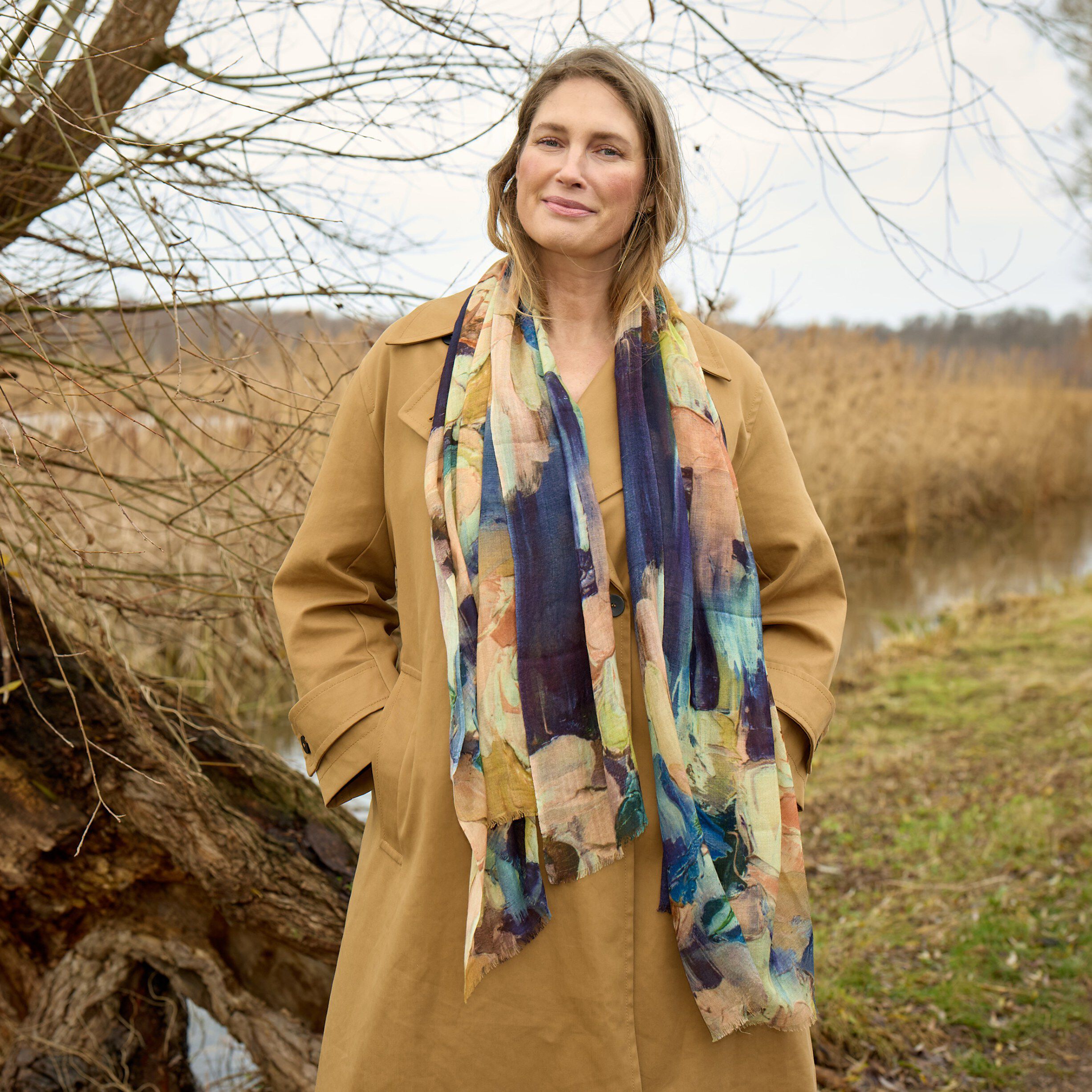 PAINTED ROSES Scarf