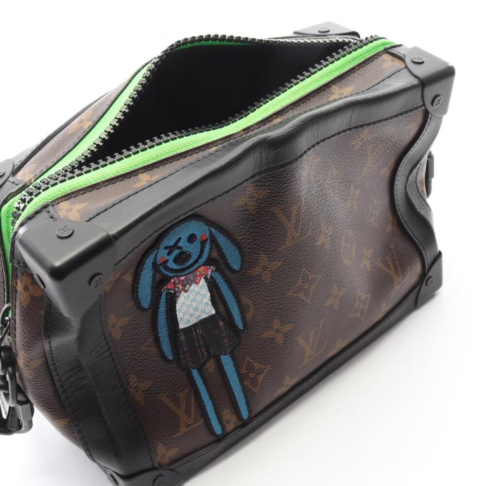 Louis Vuitton Shoulder Bags