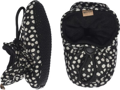 Textile slippers with spots