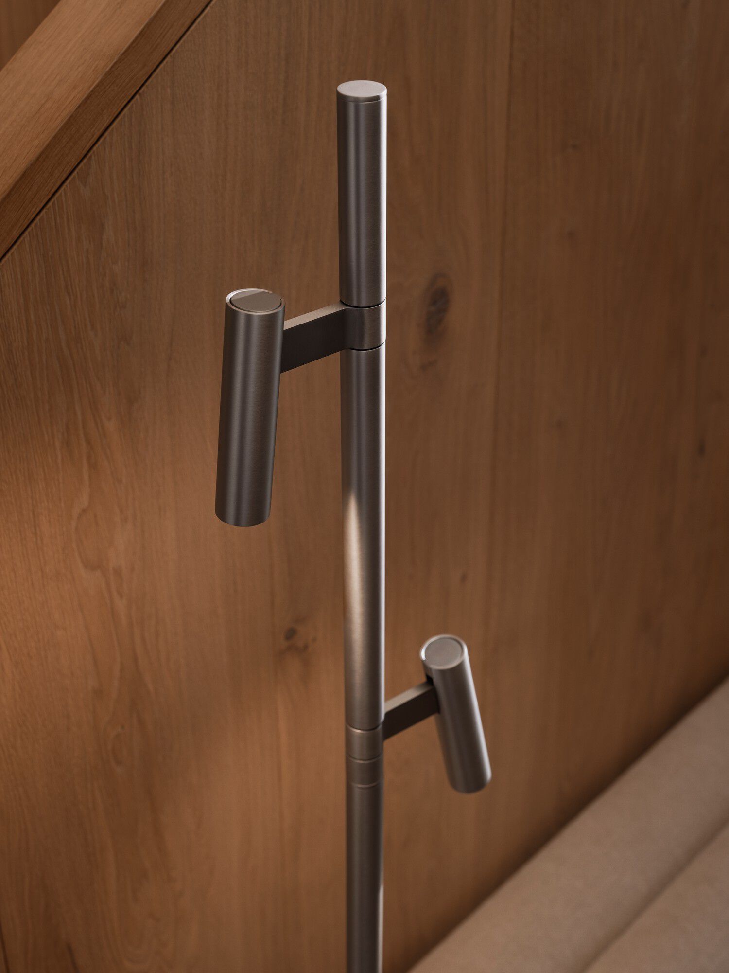 Makoto | Gulvlampe | Satin Krom