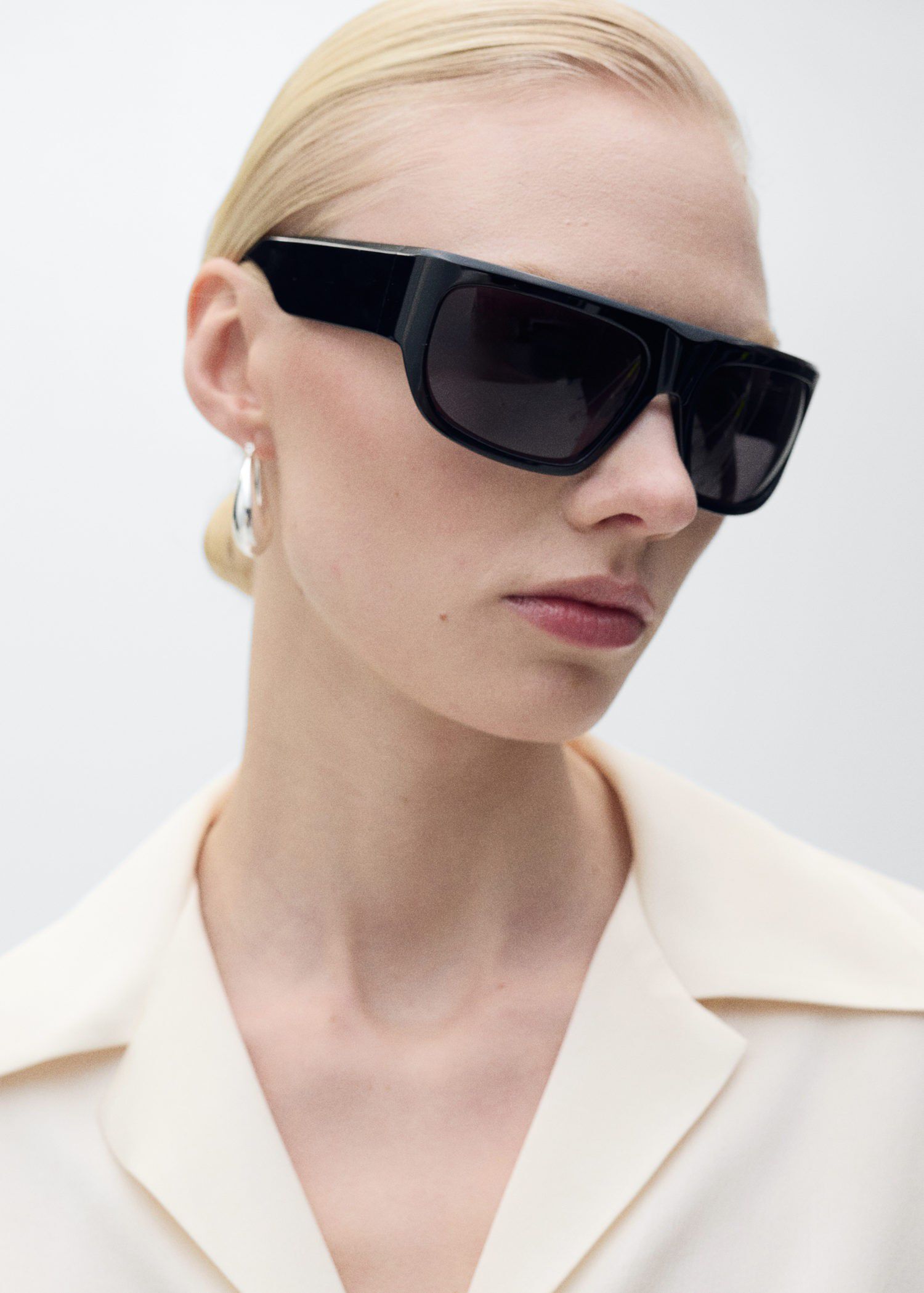 Short-sleeved satin shirt