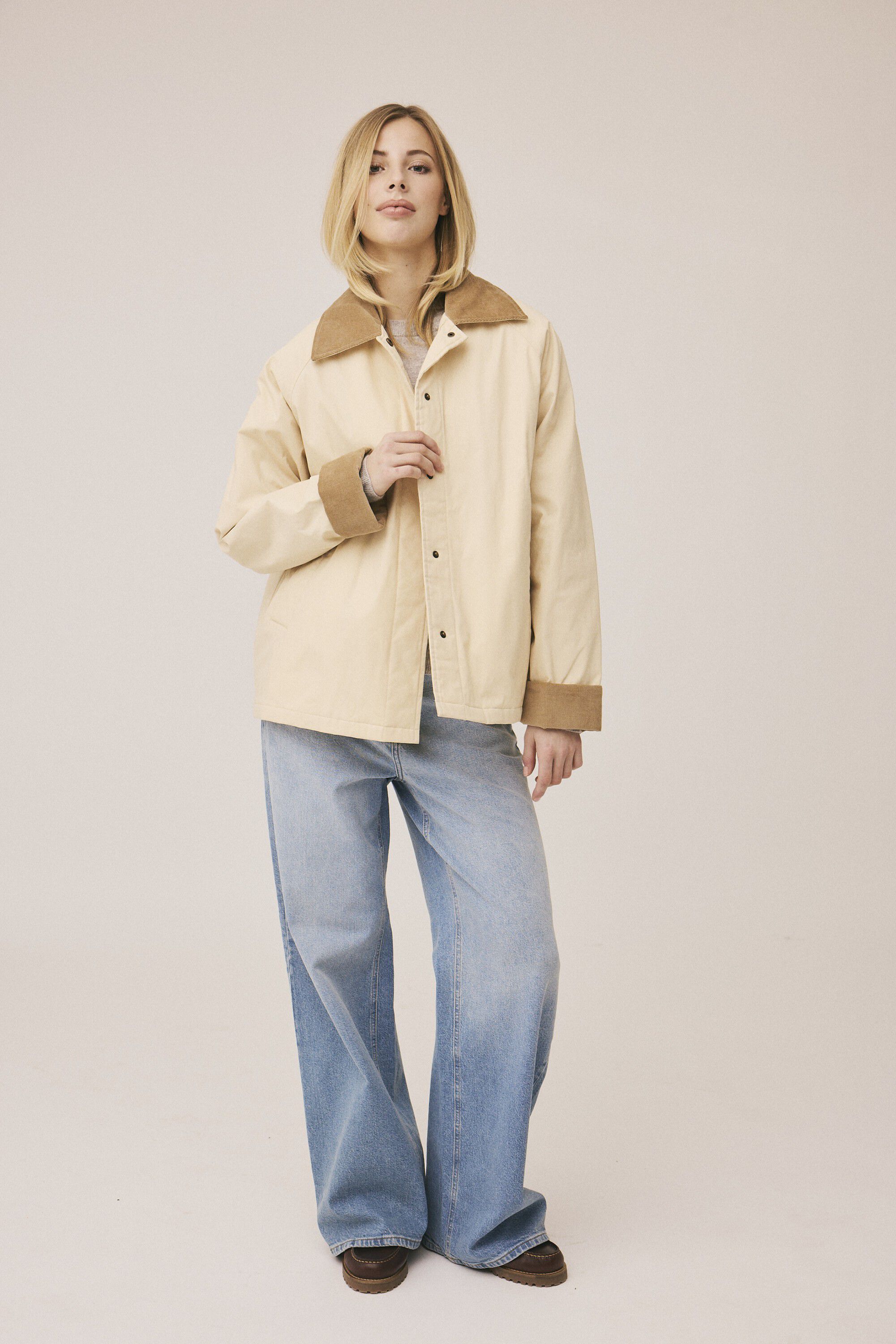 Emmy 4 coated jakke med fl&oslash;jlskanter - GRS