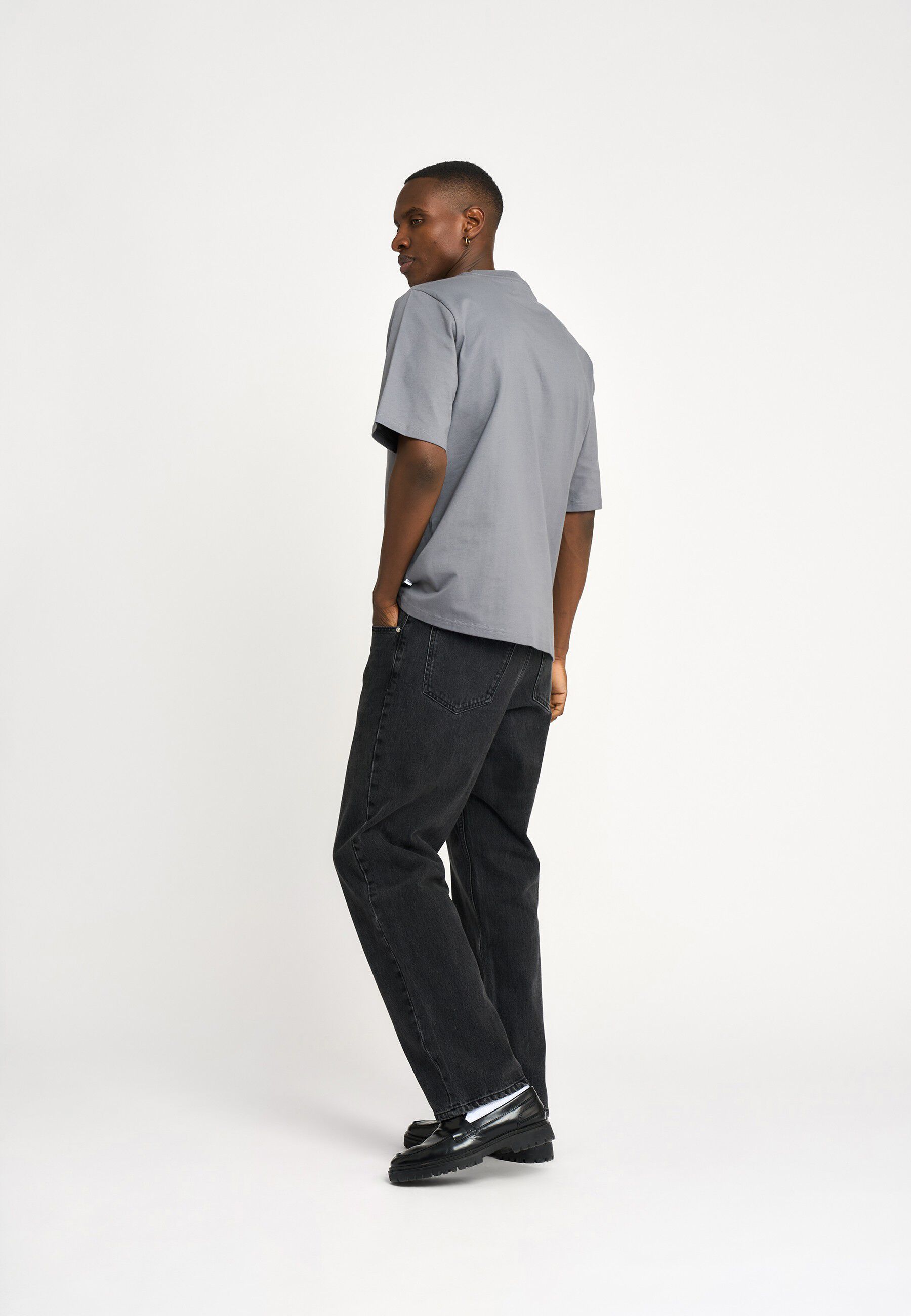 RTOWEN LOOSE FIT JEANS.