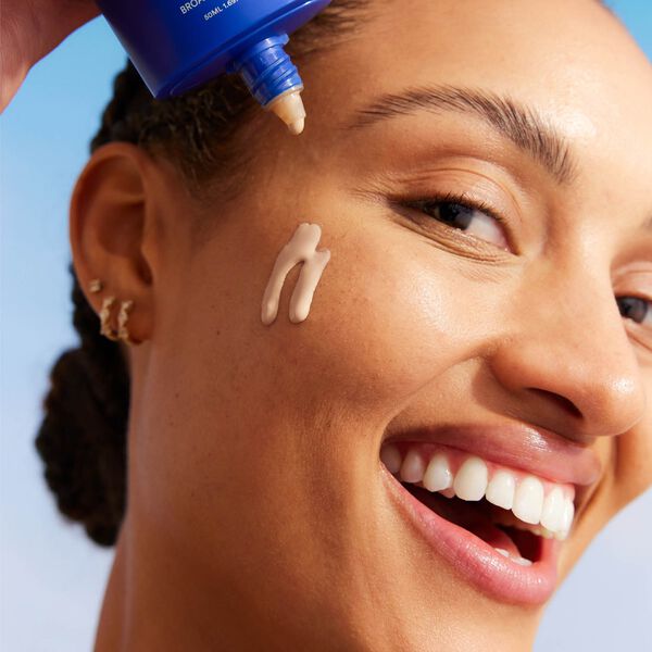 Future Fluid SPF 50+ - Lättflytande solskyddsmedel med zink