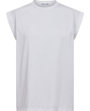 Short-sleeved t-shirt with shoulder