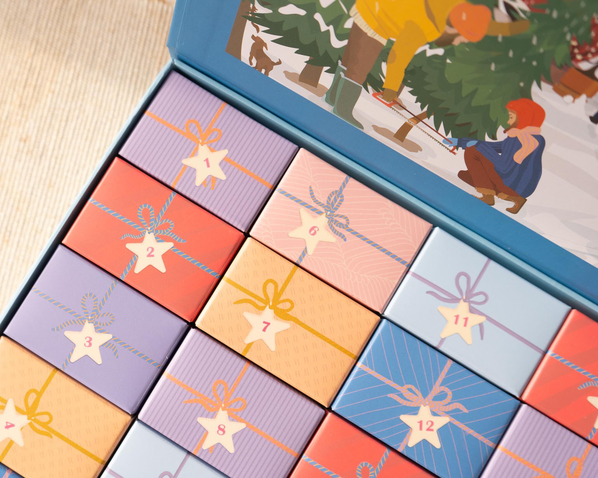 Christmas Trees & Snowflakes - puslespilsjulekalender med 10