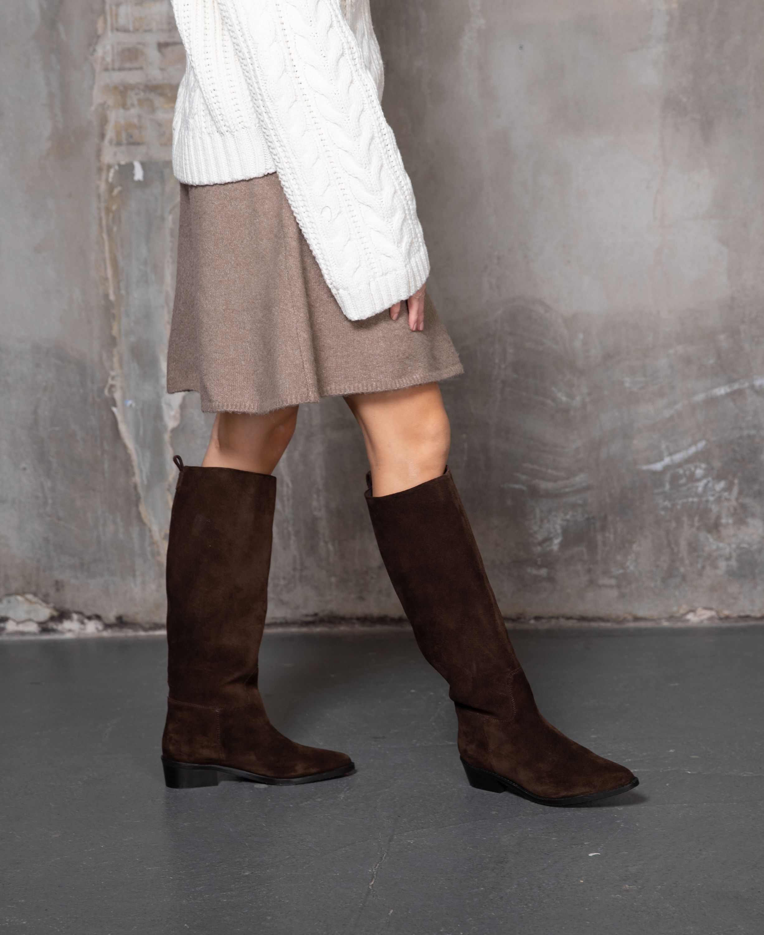 THE NOTE BOOT