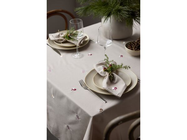 Julbordsduk 140x320 Christmas Hearts Embroidery Rose