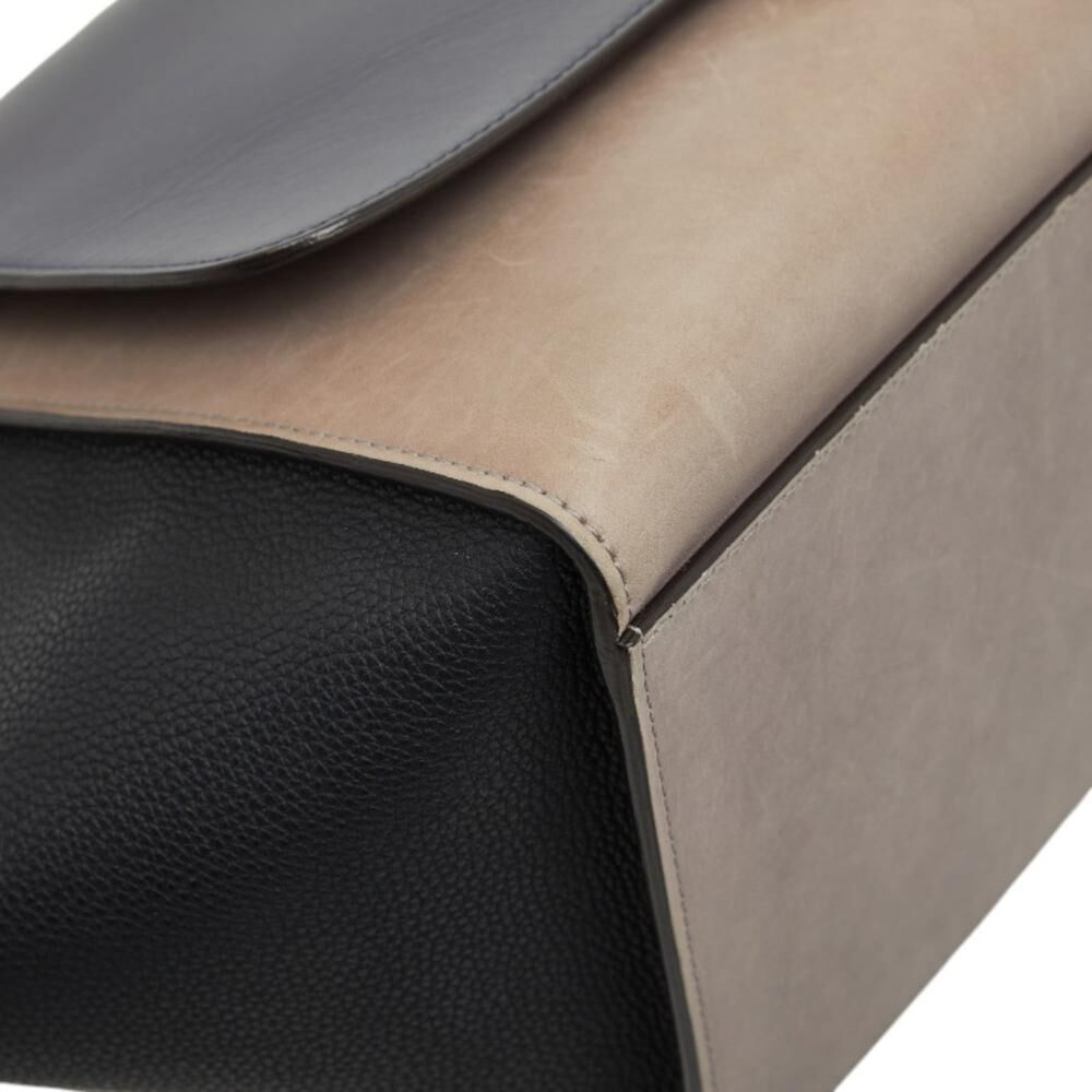 C&eacute;line Trapeze