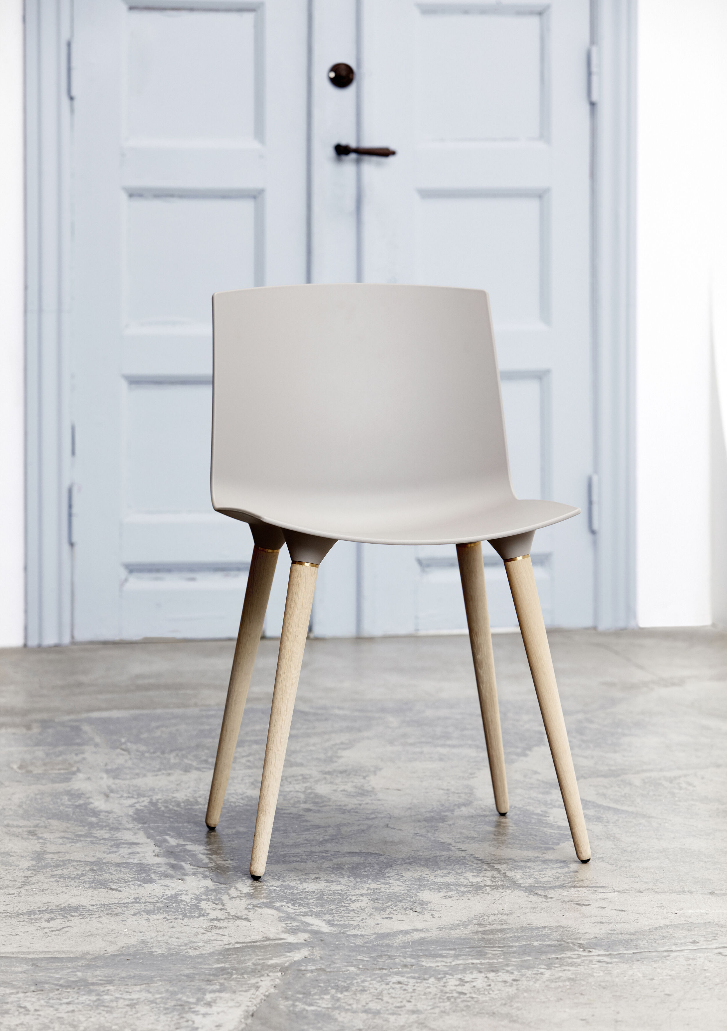 TAC Chair plast Grey / Oak white pigm. lacquer