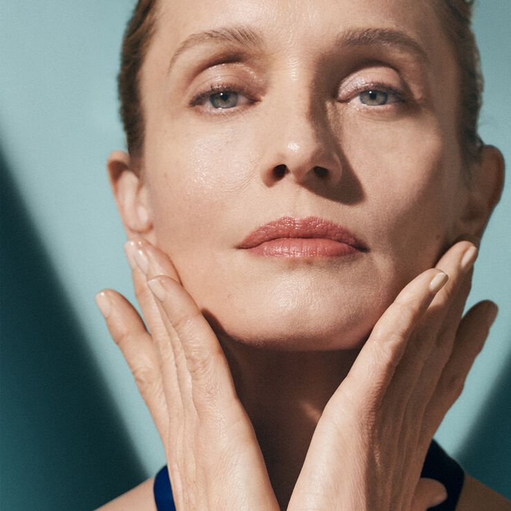 The Lifting Firming Face Serum