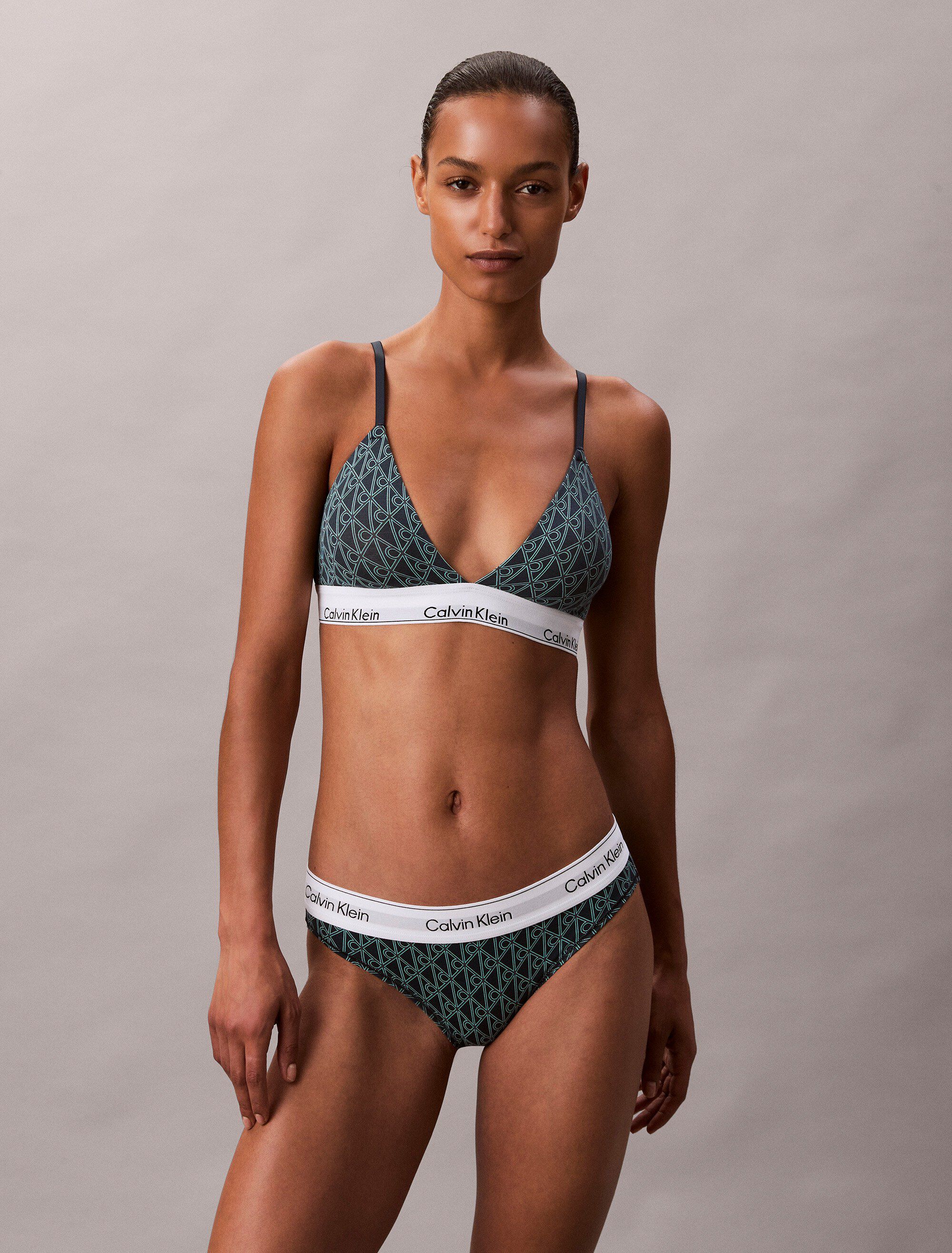 LIGHTLY LINED TRIANGLE