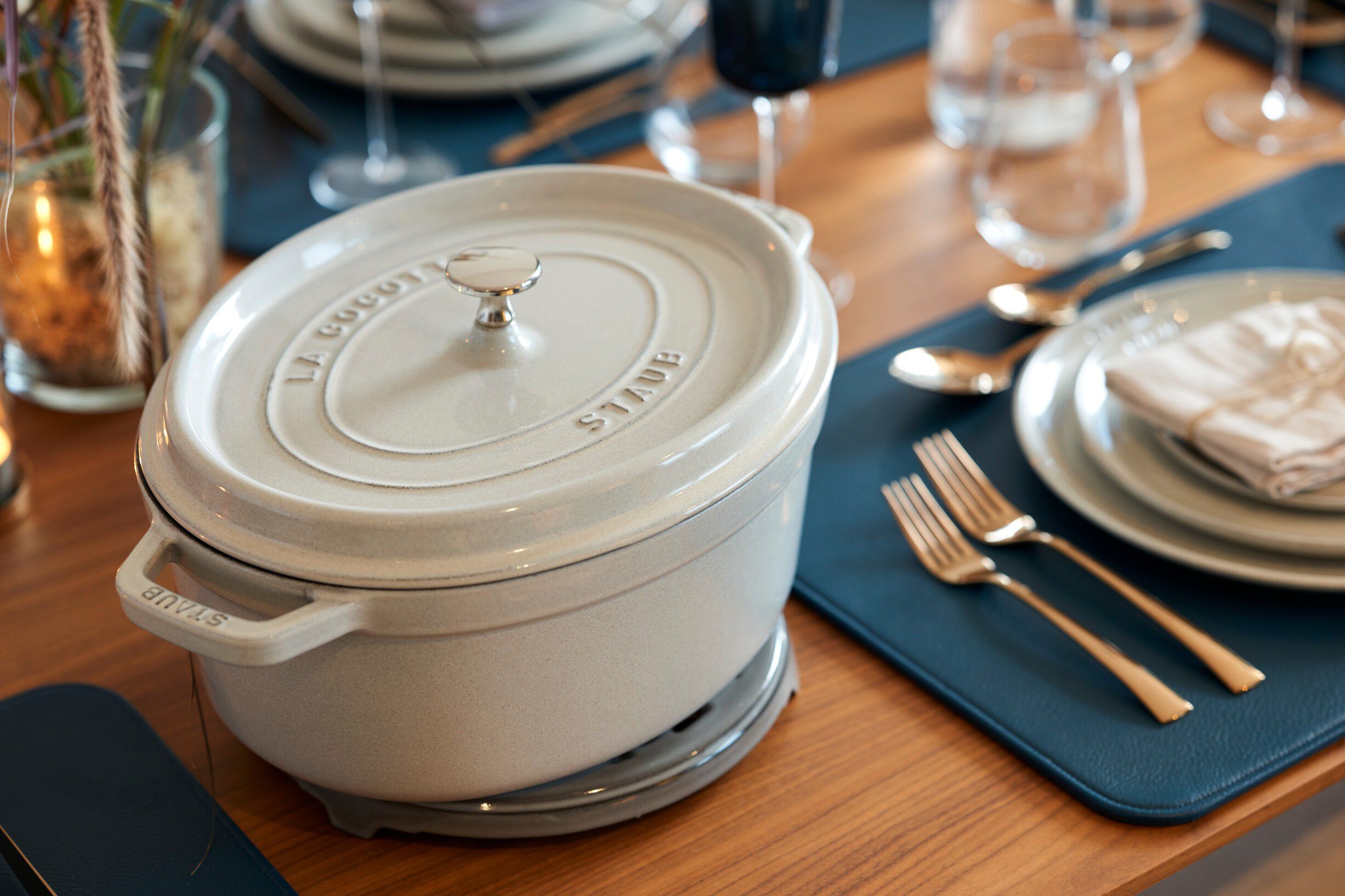 La Cocotte Gryta 37 cm / 8 l, Oval, White Truffle, Gjutj&auml;rn