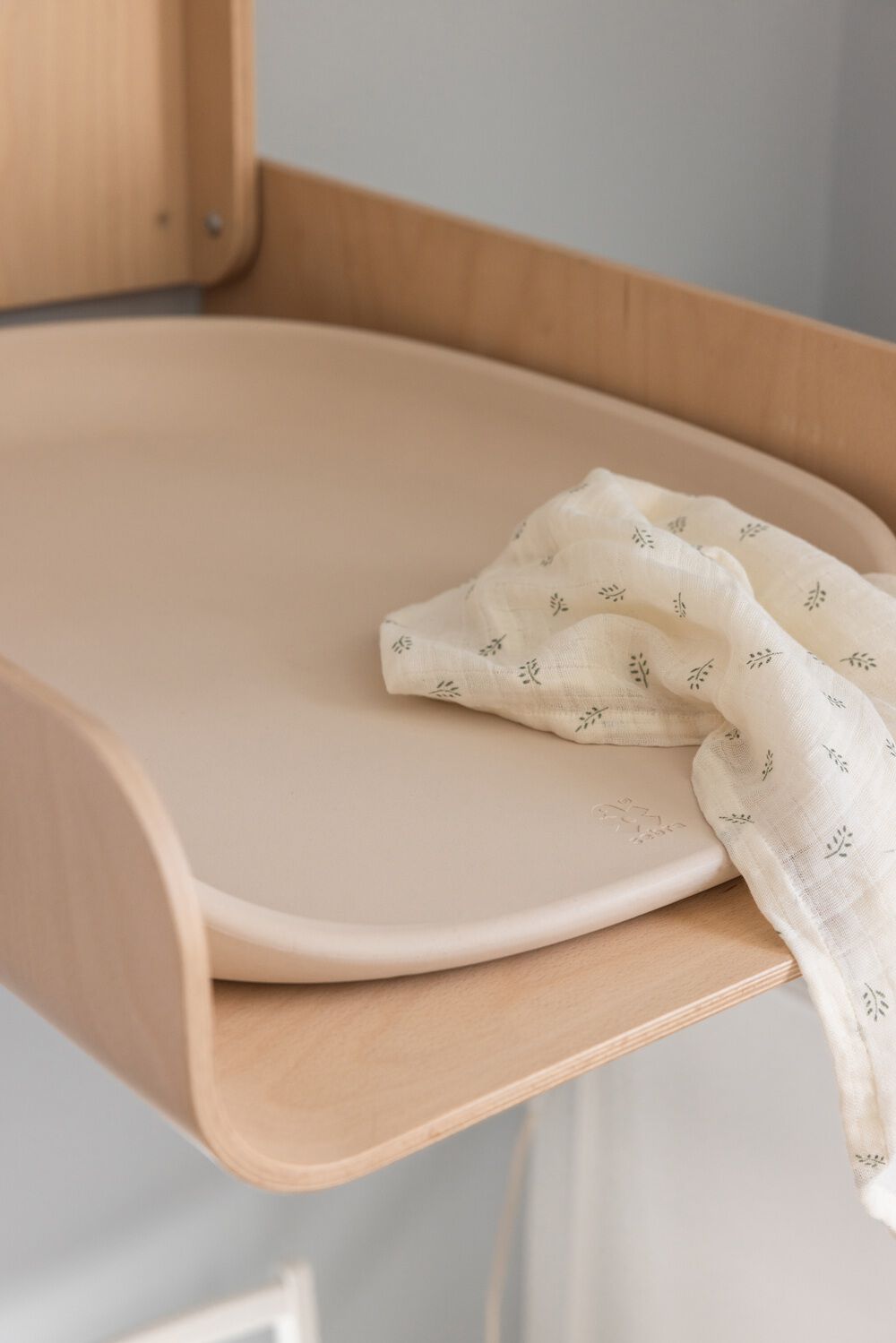 Sebra V&aelig;gh&aelig;ngt puslebord, Wooden Edition