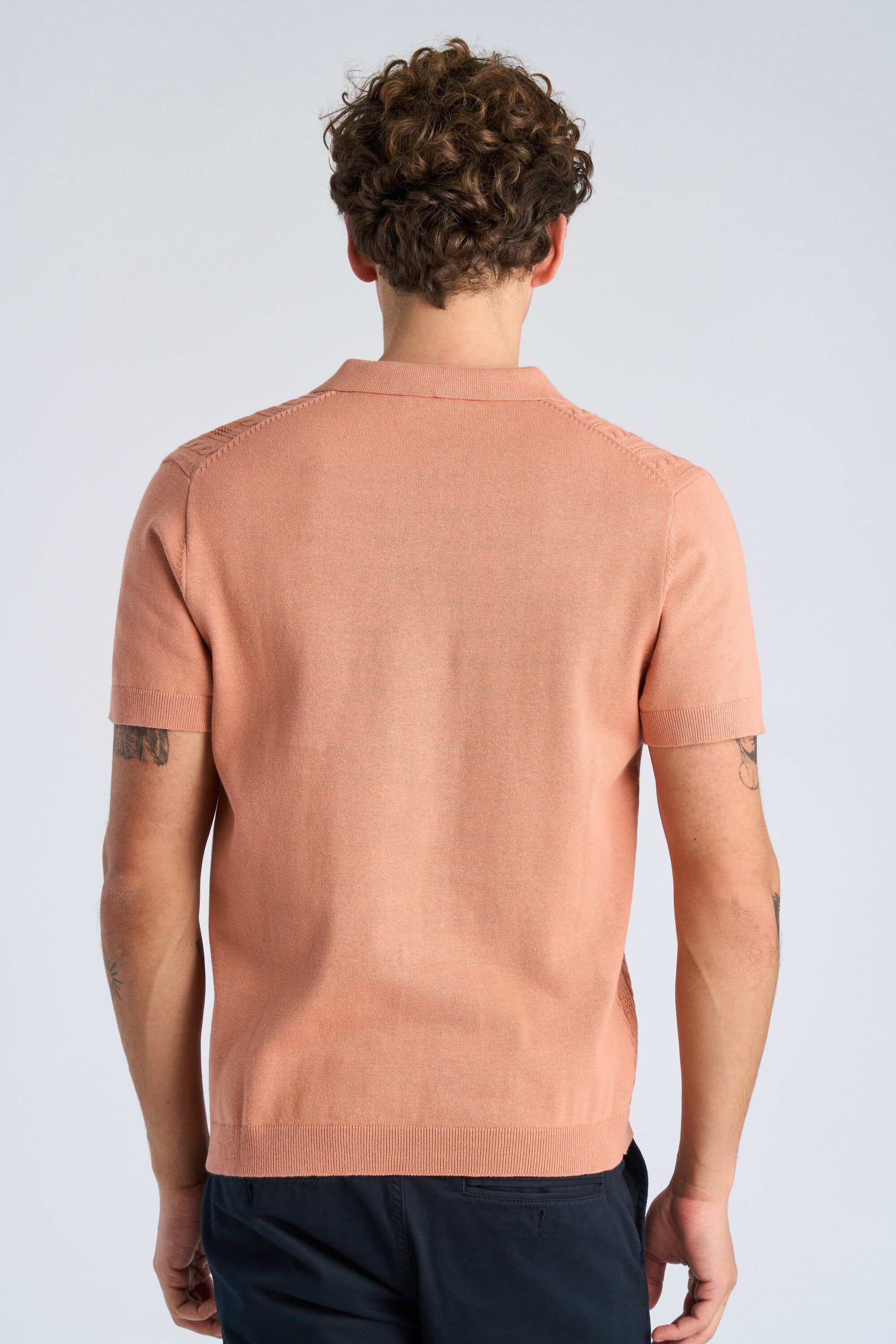 Knitted S/S cable v-neck polo