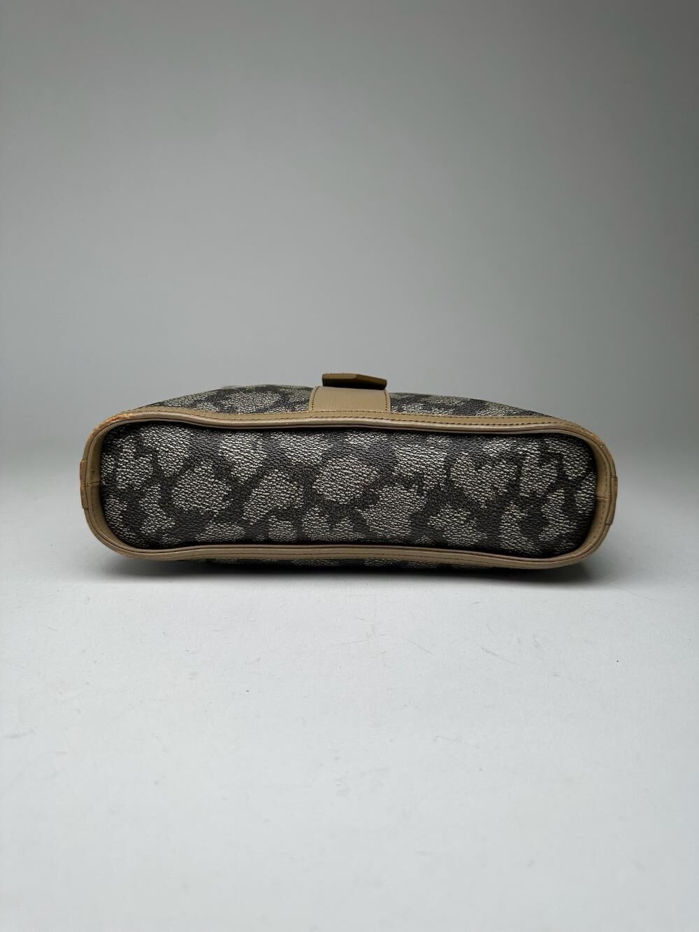 Yves Saint Laurent Shoulder Bag