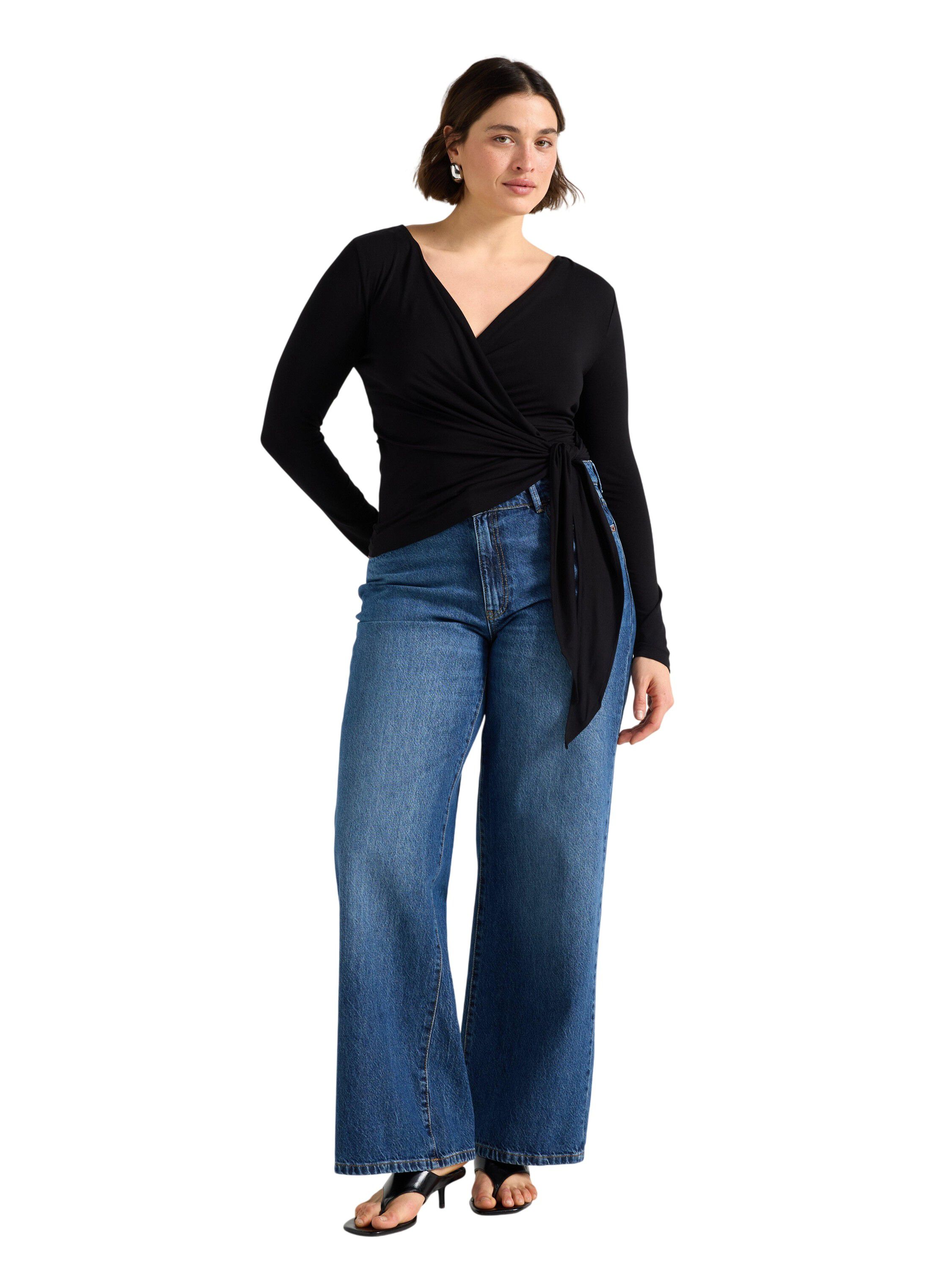 Omlottblus i mjuk viskos med avslap